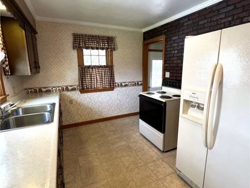 506 W Main Street, East Palestine, OH 44413 Photo 9