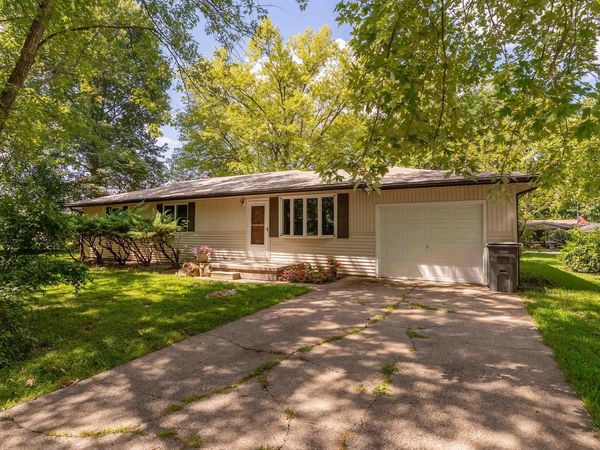 1401 S THOMAS Street, Carterville, IL 62918