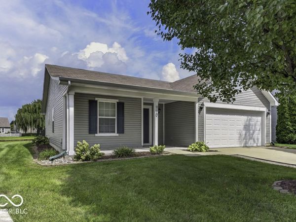 910 Stonehurst Drive , Franklin, IN 46131
