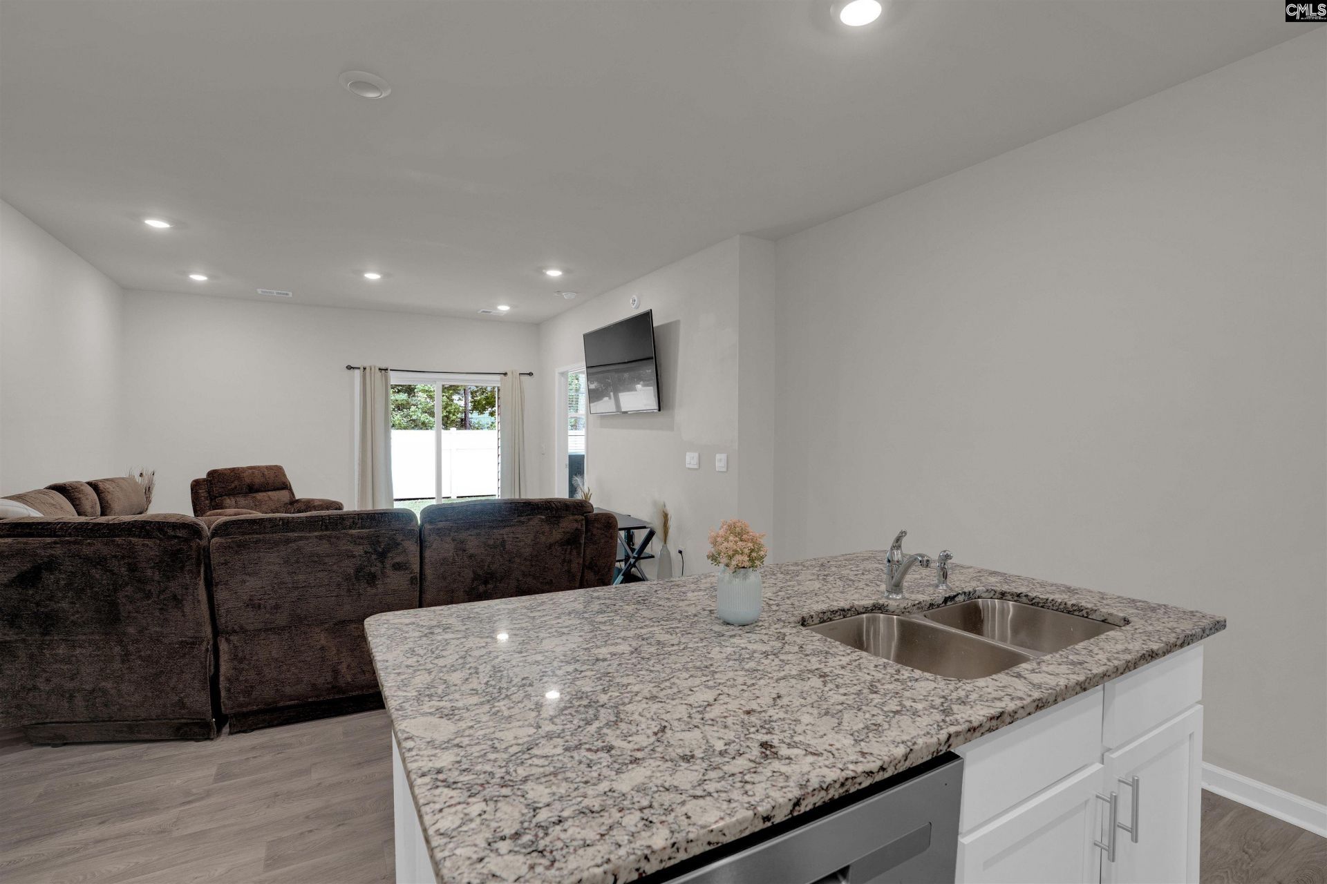 27 Beechnut Street  Photo 10