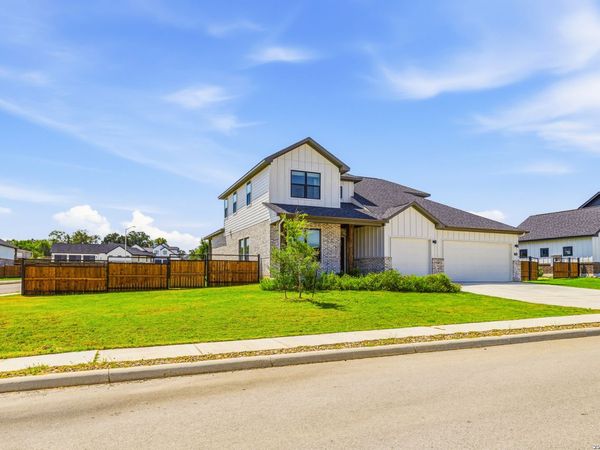 145 W MAGNOLIA CIR, La Vernia, TX 78121