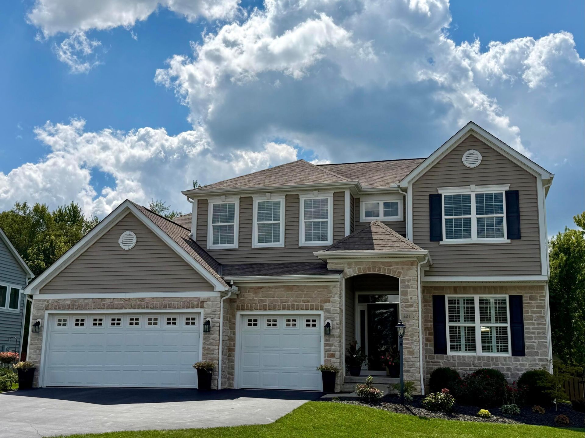 221 Fox Glen Drive E, Pickerington, OH 43147 Main Photo