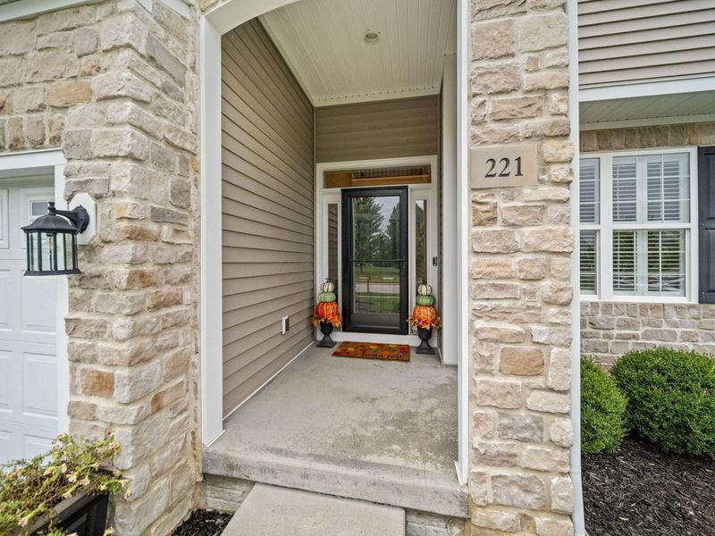 221 Fox Glen Drive E, Pickerington, OH 43147 Photo 2