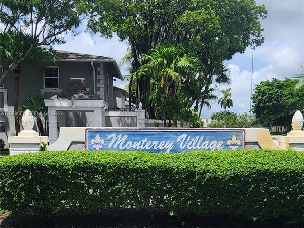 466 NE 210th Cir Ter , Unit 201-10, Miami, FL 33179