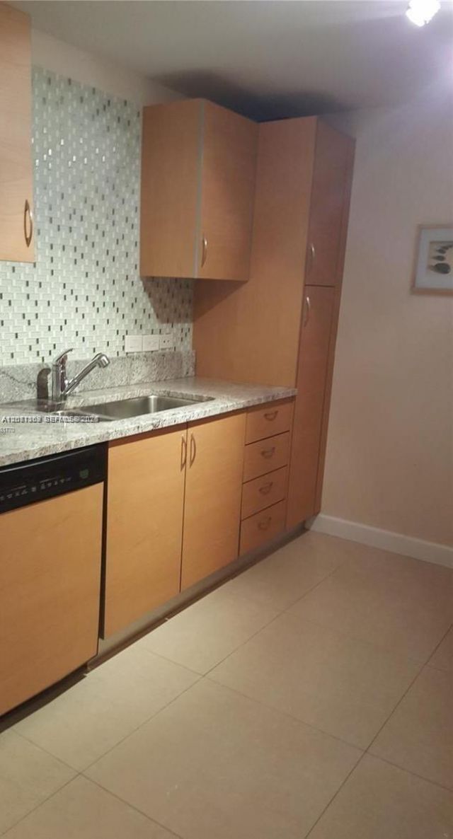 18800 NE 29th Ave , Unit 827, Aventura, FL 33180 Photo