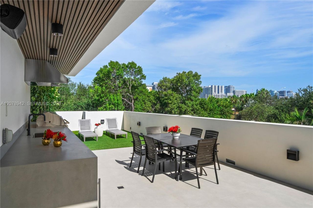 3910 NW 3rd Ave, Miami, FL 33127 Photo