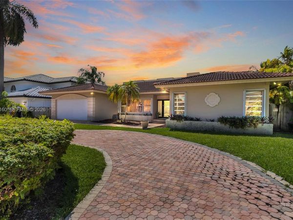 2930 NE 164th St , North Miami Beach, FL 33160