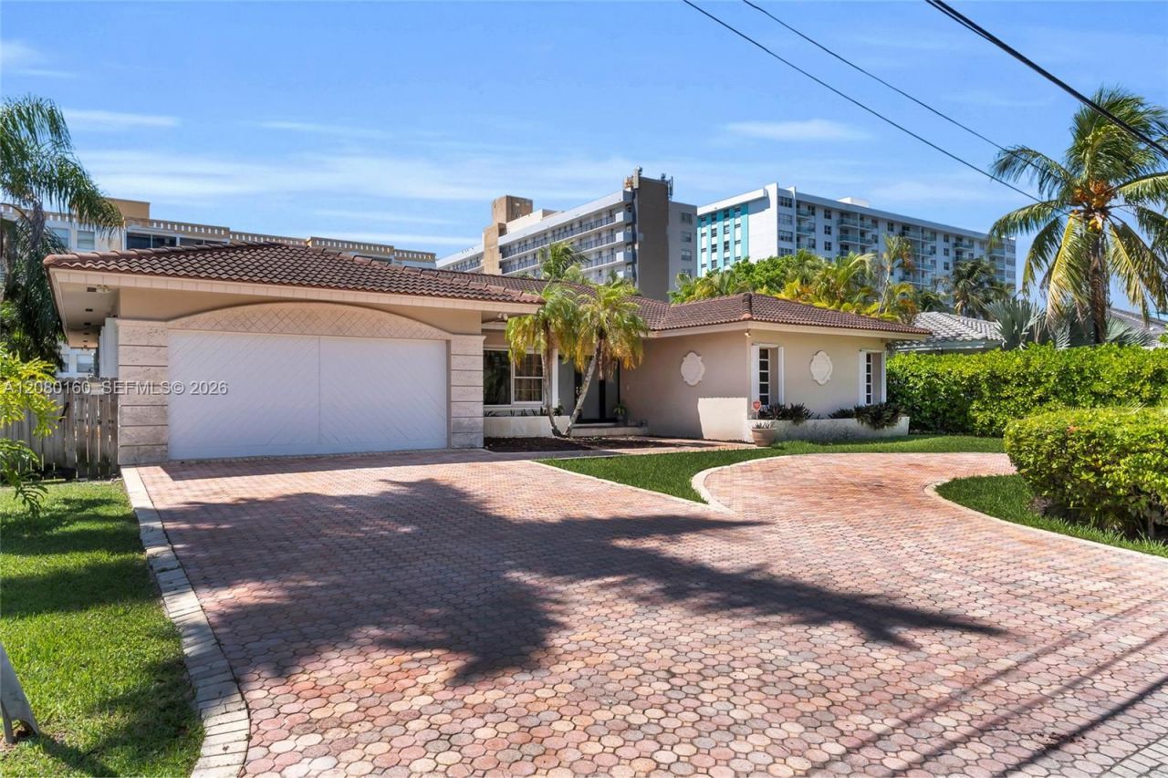 2930 NE 164th St, North Miami Beach, FL 33160 Photo