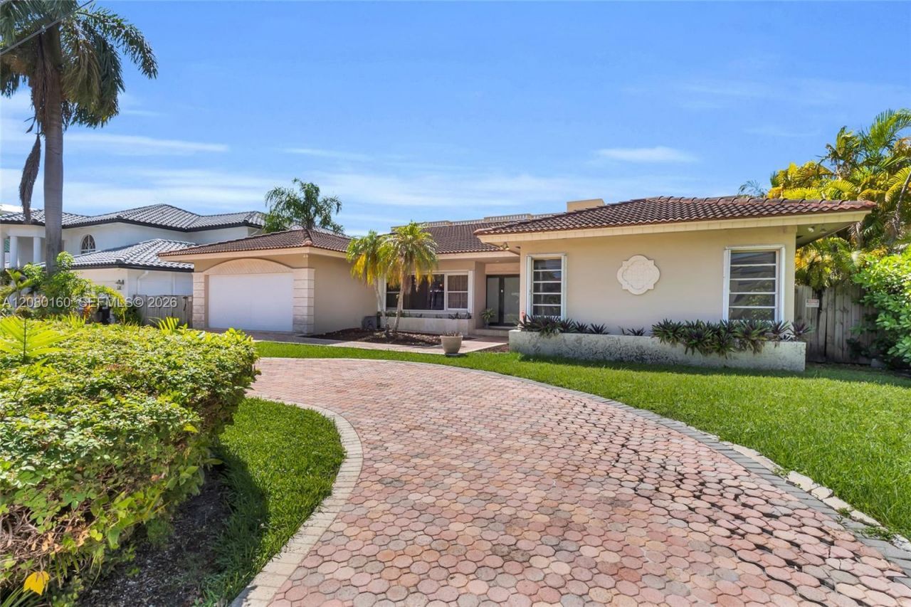 2930 NE 164th St, North Miami Beach, FL 33160 Photo