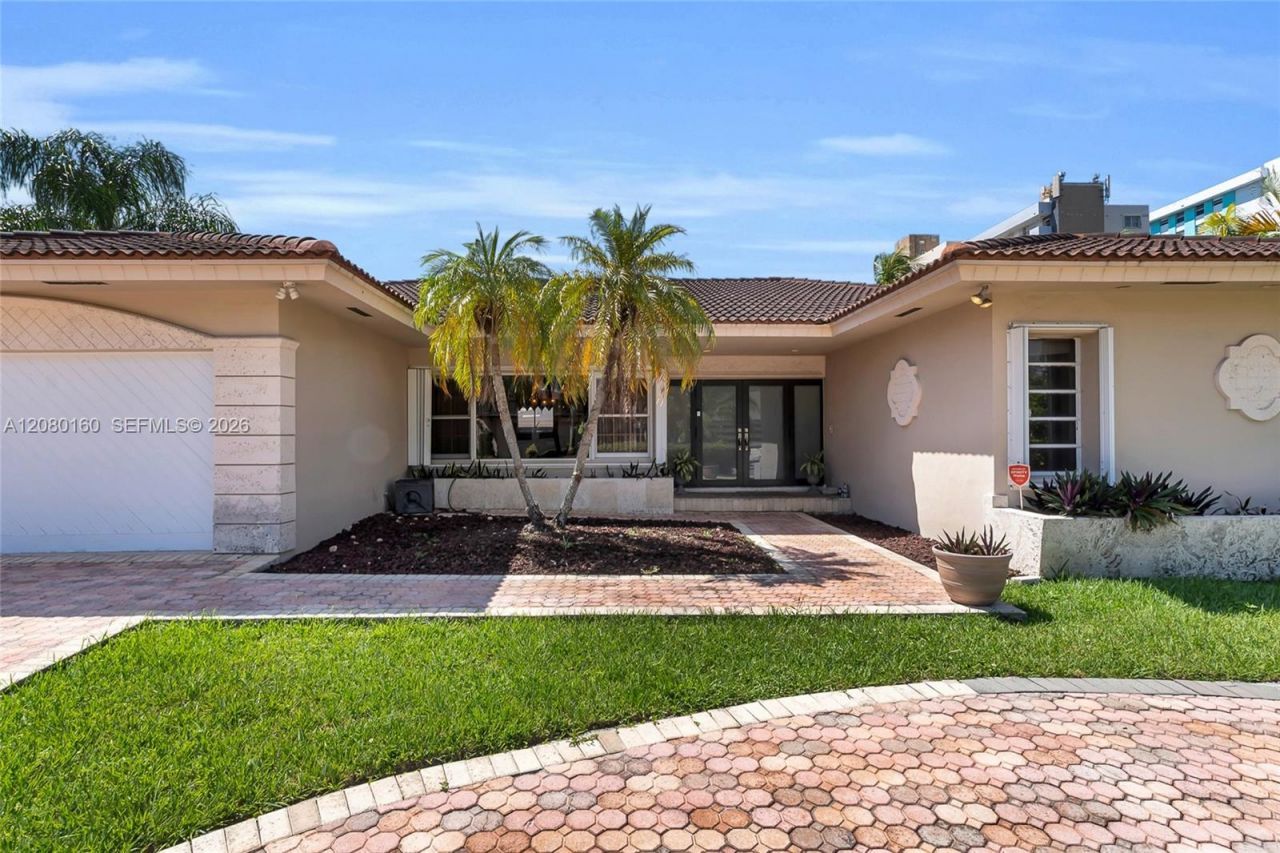 2930 NE 164th St, North Miami Beach, FL 33160 Photo