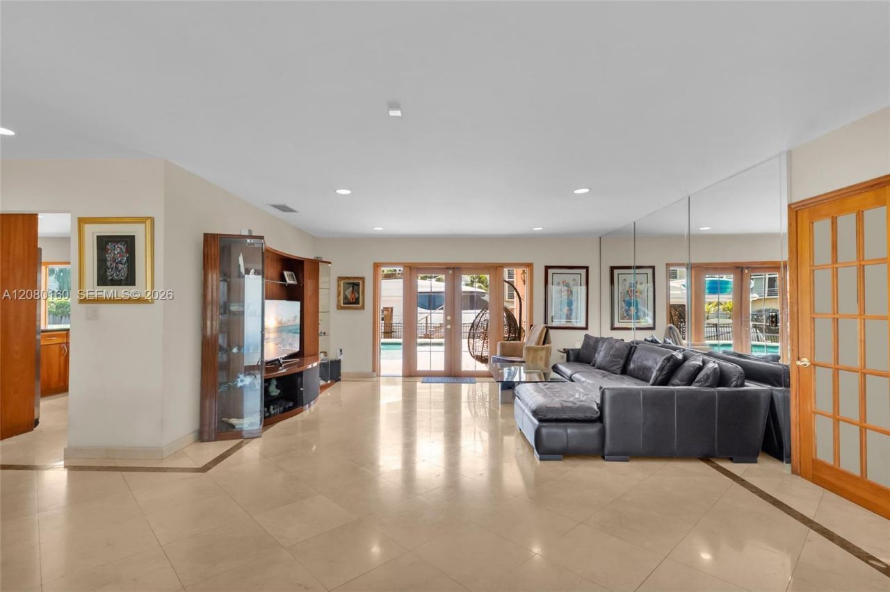 2930 NE 164th St, North Miami Beach, FL 33160 Photo