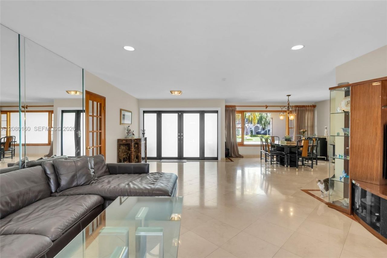 2930 NE 164th St, North Miami Beach, FL 33160 Photo