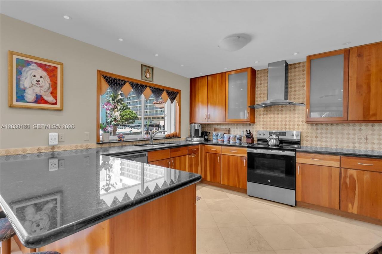 2930 NE 164th St, North Miami Beach, FL 33160 Photo