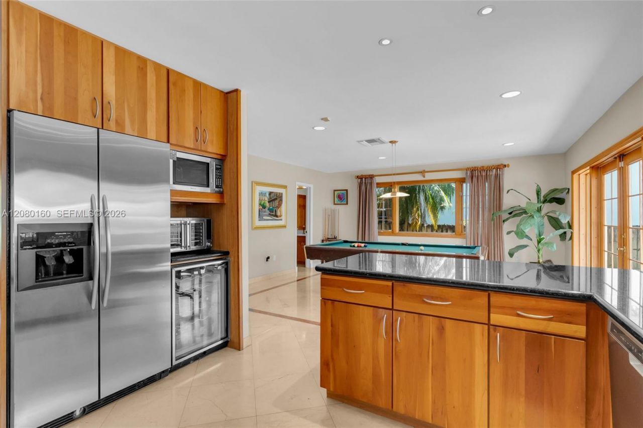 2930 NE 164th St, North Miami Beach, FL 33160 Photo