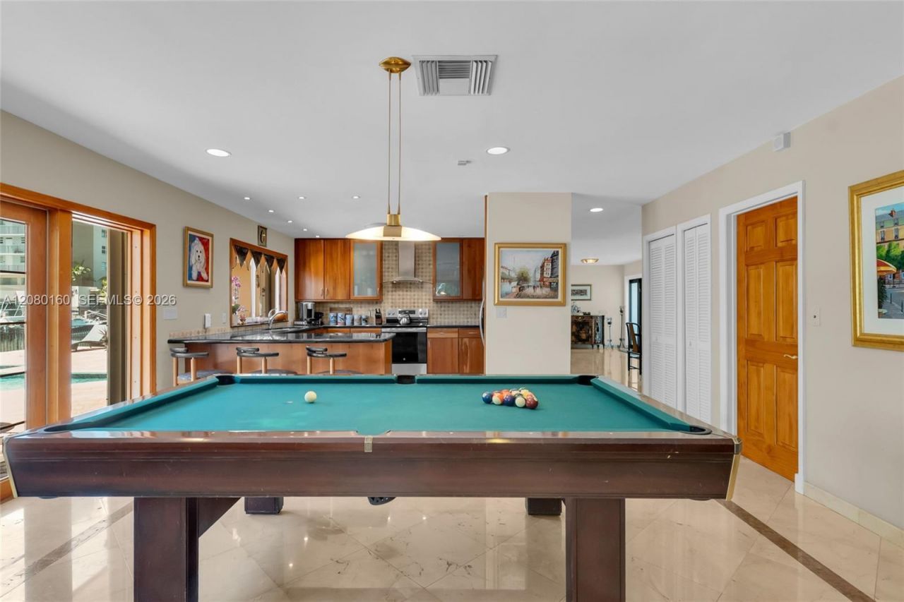 2930 NE 164th St, North Miami Beach, FL 33160 Photo
