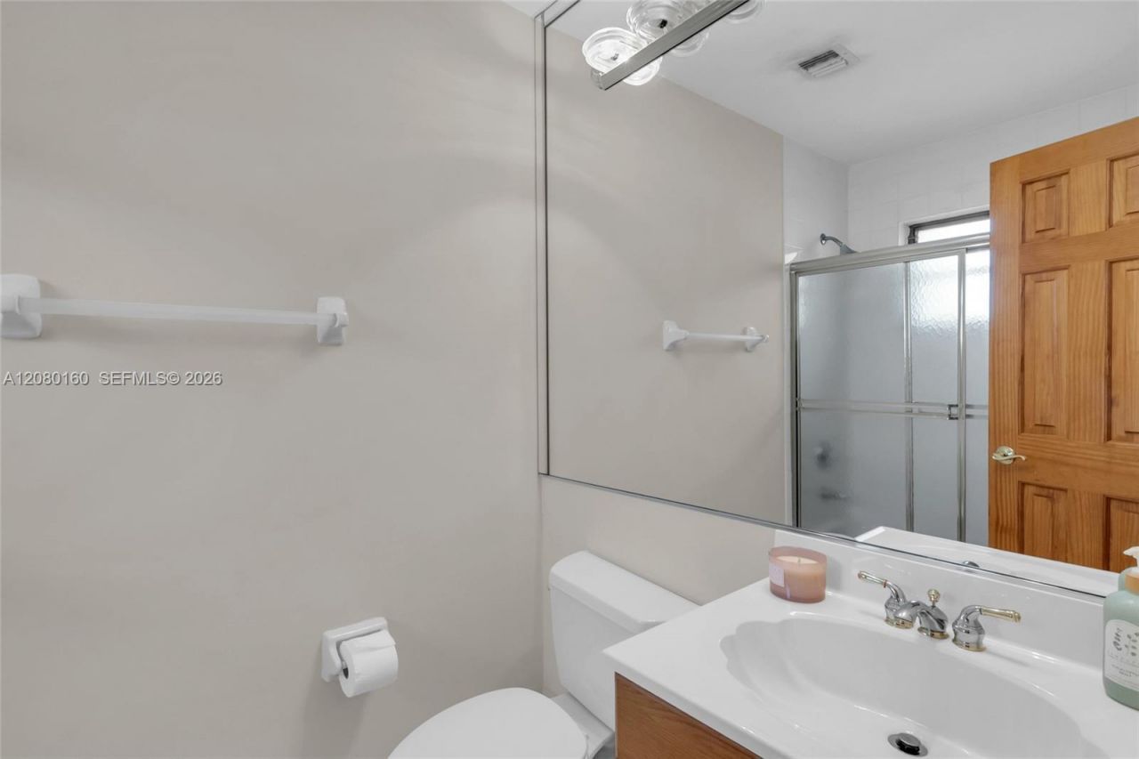 2930 NE 164th St, North Miami Beach, FL 33160 Photo