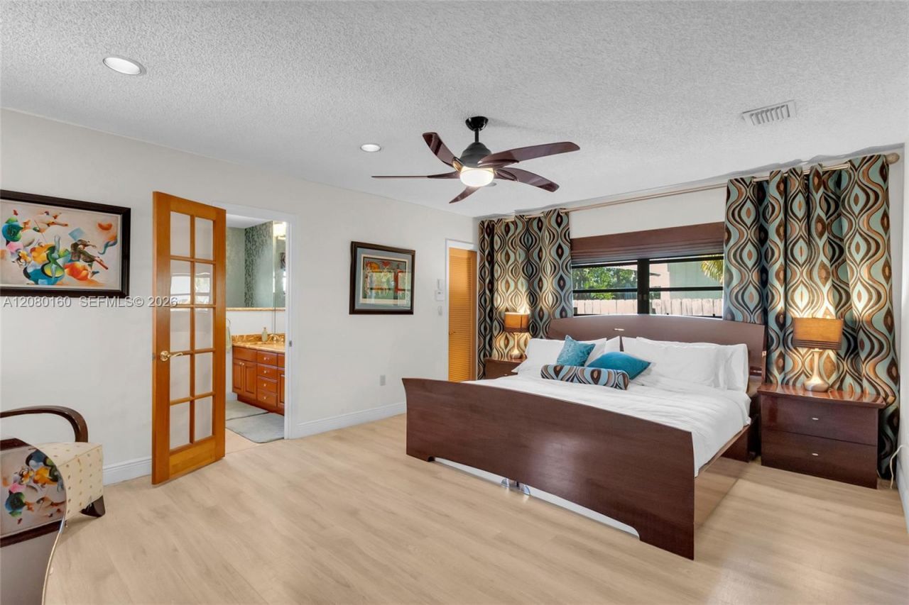 2930 NE 164th St, North Miami Beach, FL 33160 Photo