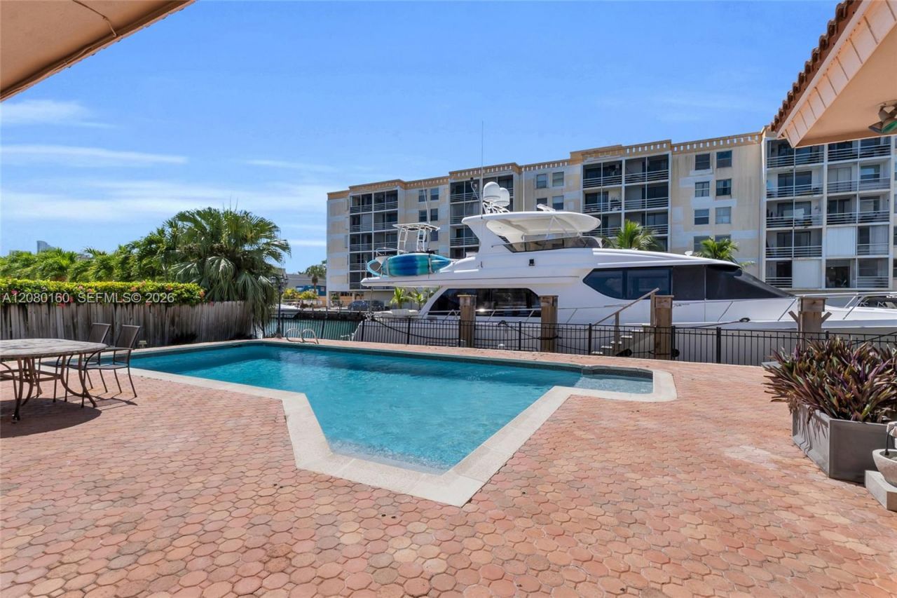 2930 NE 164th St, North Miami Beach, FL 33160 Photo