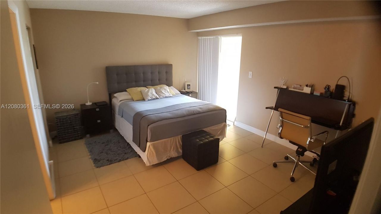 7640 Westwood Dr, Unit 403, Tamarac, FL 33321 Photo