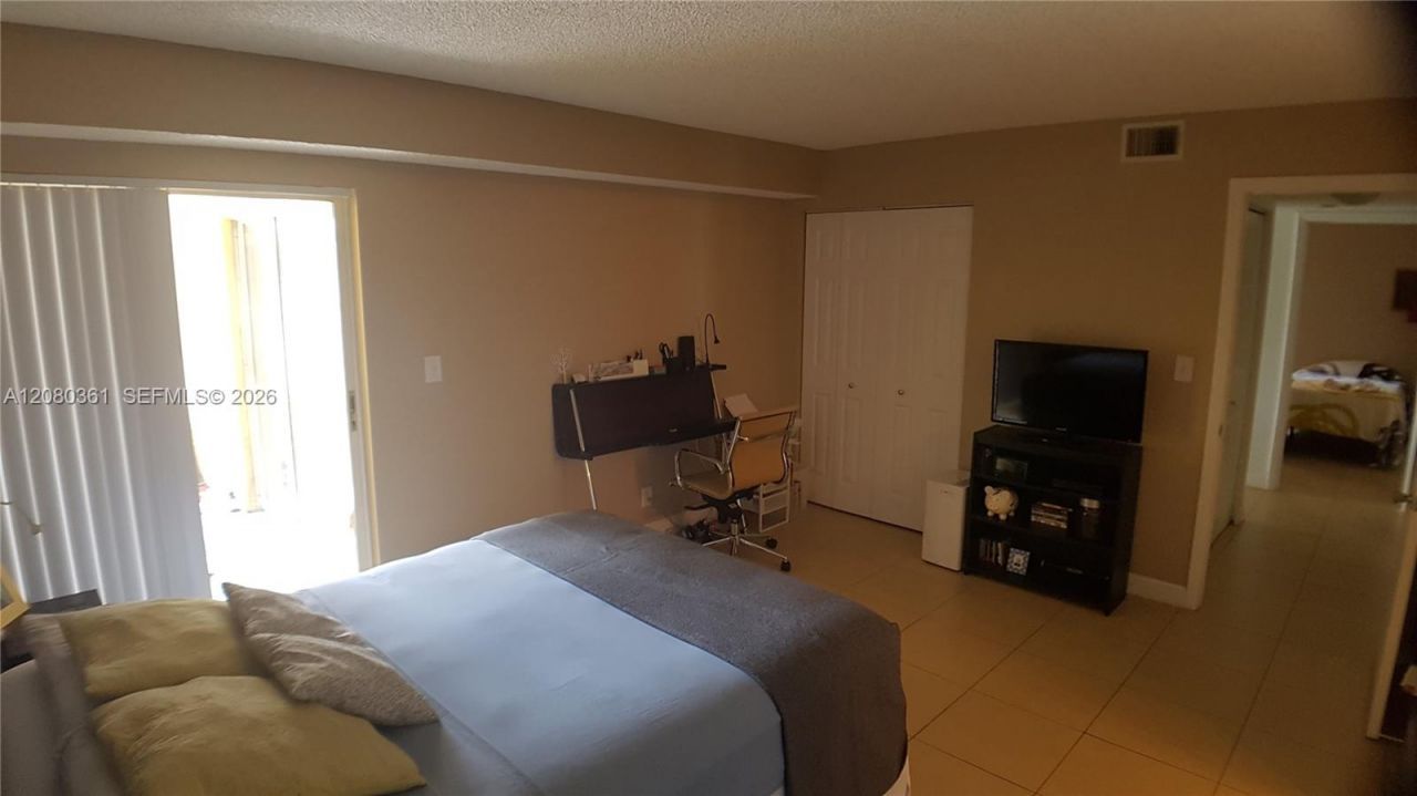 7640 Westwood Dr, Unit 403, Tamarac, FL 33321 Photo