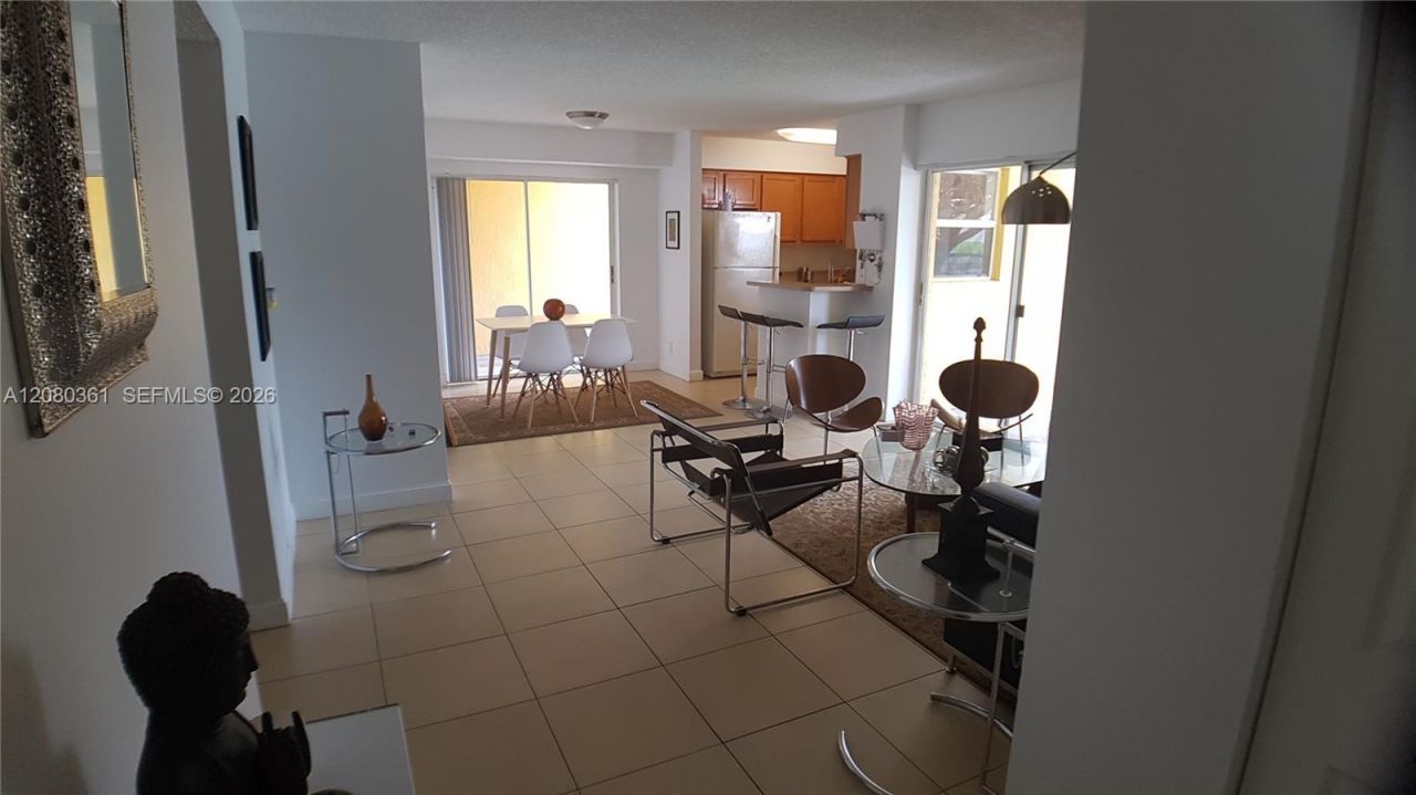 7640 Westwood Dr, Unit 403, Tamarac, FL 33321 Photo