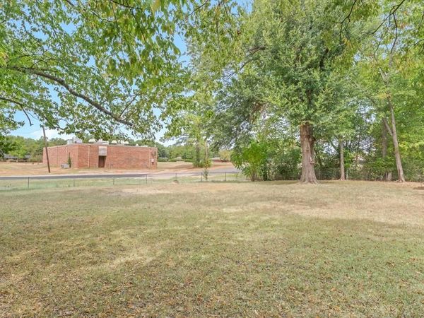 909 N Naid Street , Grand Saline, TX 75140