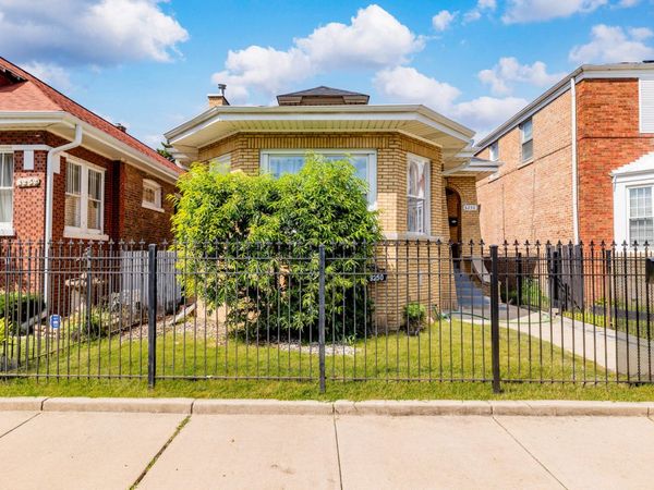 8250 S JUSTINE Street , Chicago, IL 60620