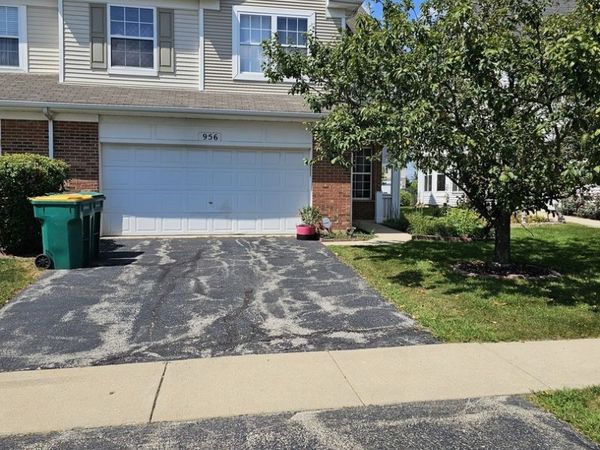 956 Bluebell Circle , Joliet, IL 60431