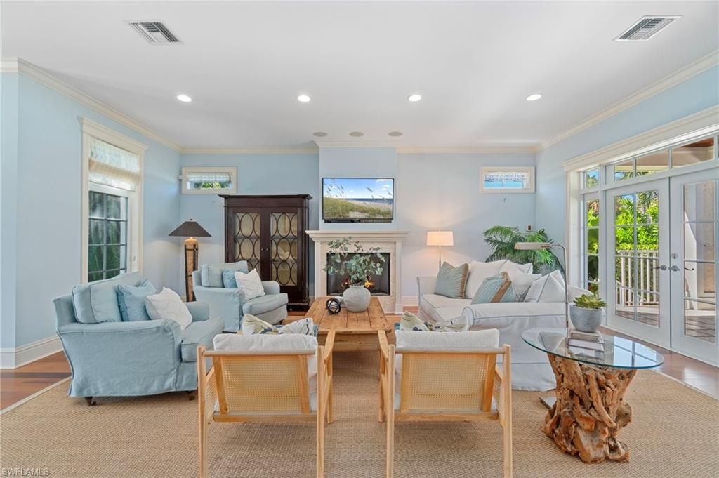 645 Broad Ave S, Naples, FL 34102 Photo