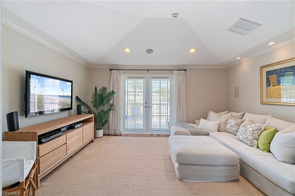 645 Broad Ave S, Naples, FL 34102 Photo