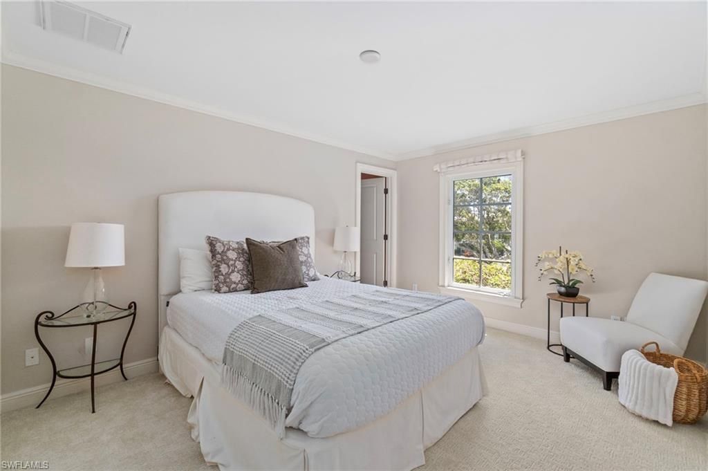 645 Broad Ave S, Naples, FL 34102 Photo
