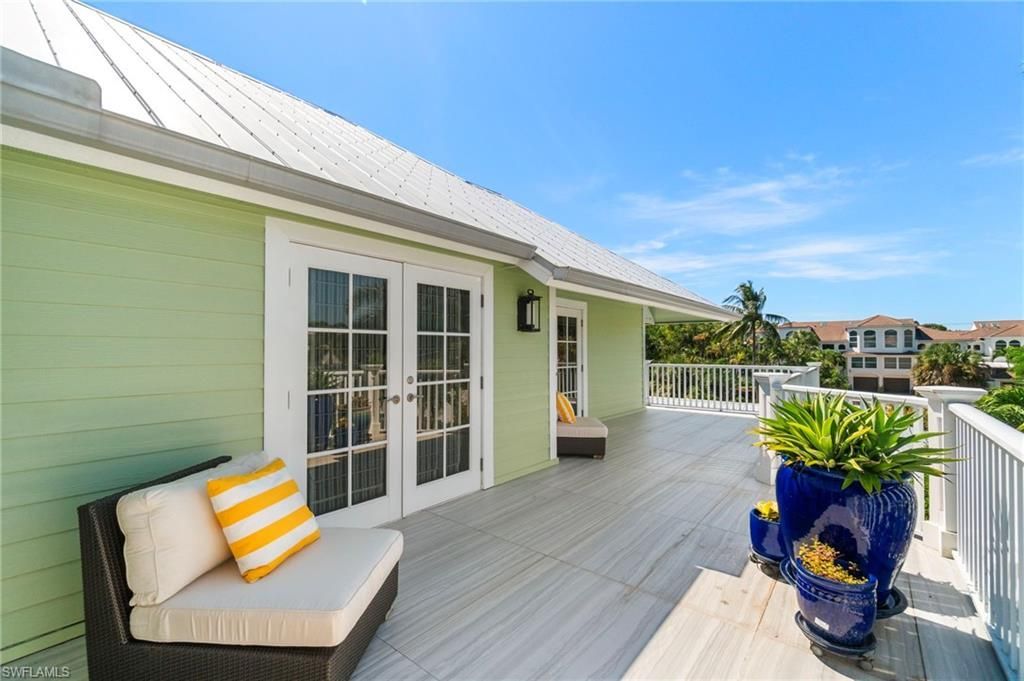 645 Broad Ave S, Naples, FL 34102 Photo