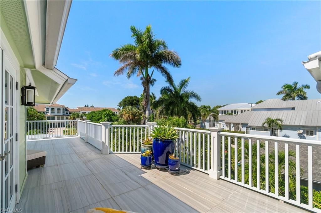 645 Broad Ave S, Naples, FL 34102 Photo