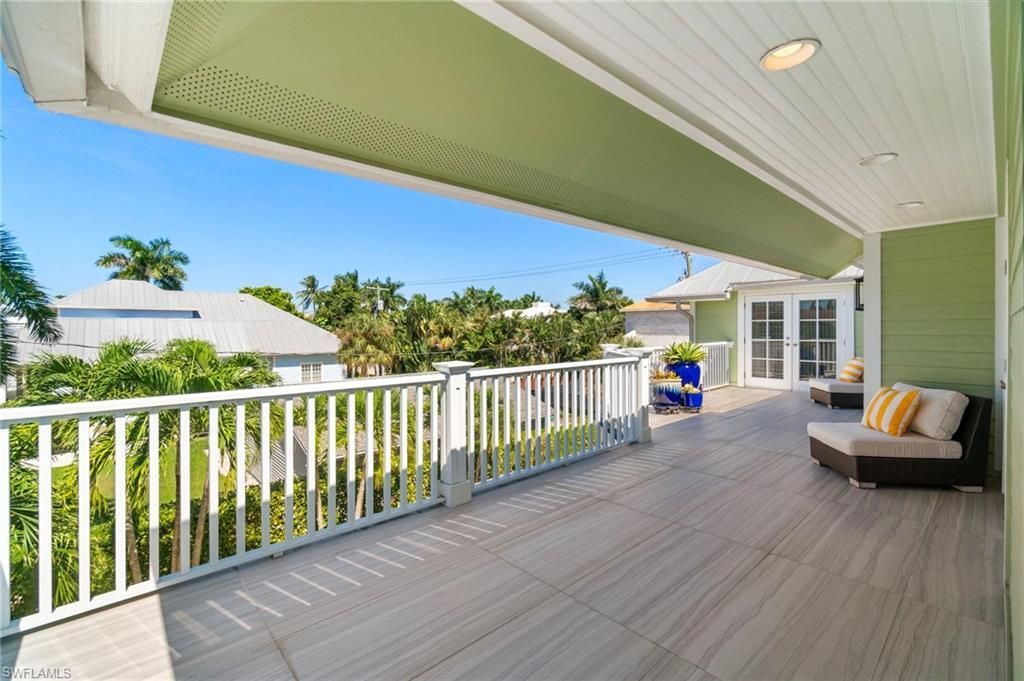 645 Broad Ave S, Naples, FL 34102 Photo