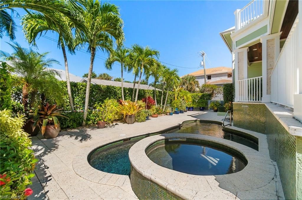 645 Broad Ave S, Naples, FL 34102 Photo