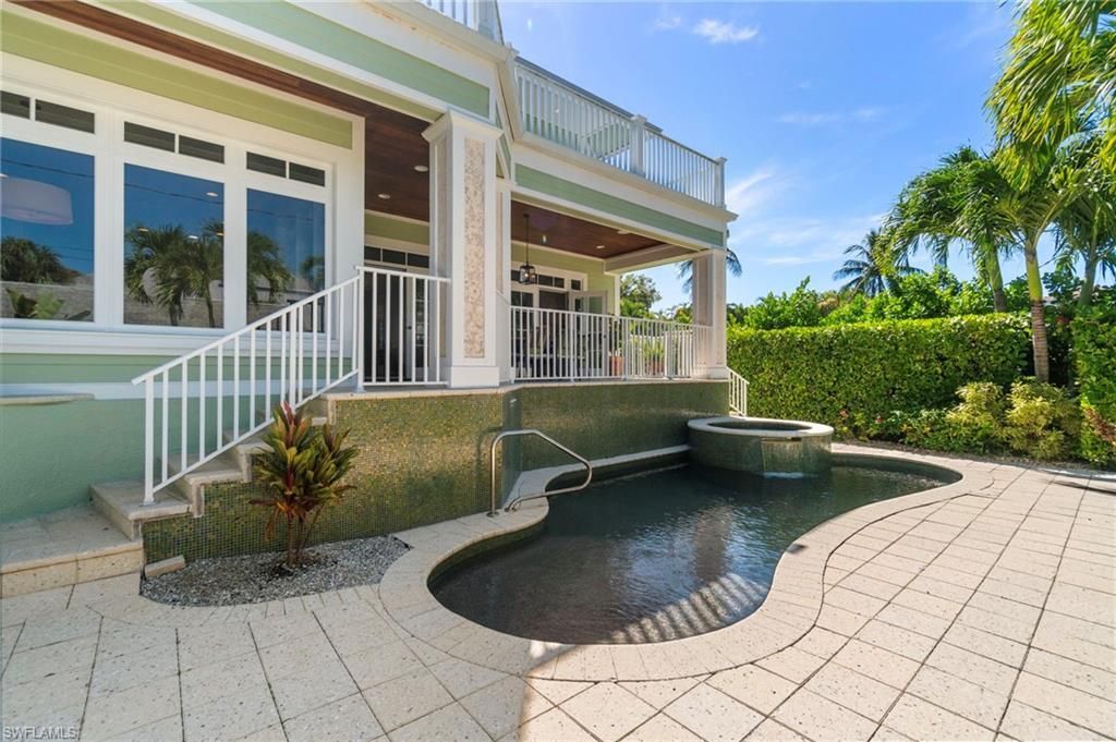 645 Broad Ave S, Naples, FL 34102 Photo