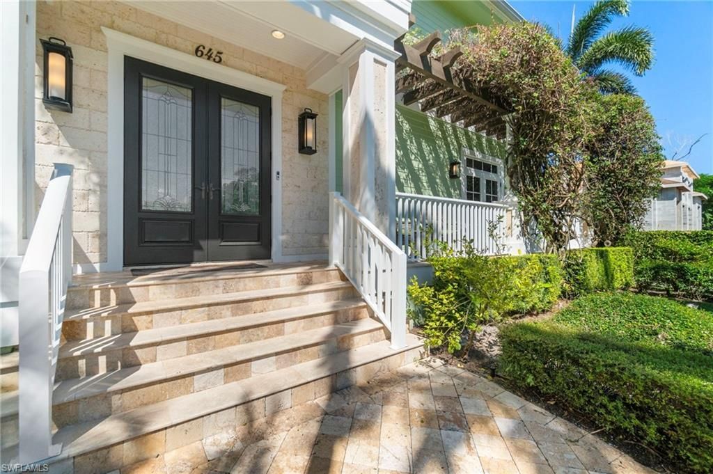 645 Broad Ave S, Naples, FL 34102 Photo