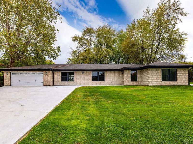 6247 Celeste Drive, Franklin Township, OH 45005 Photo 2