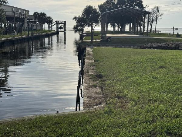 35 3rd Ln, Horseshoe Beach, FL 32648
