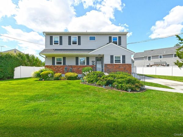 63 Michele Terrace , Massapequa Park, NY 11762