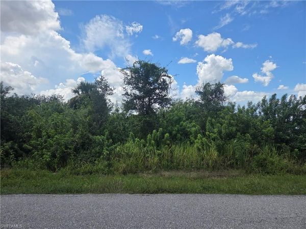 2011 Xelda AVE N, LEHIGH ACRES, FL 33971