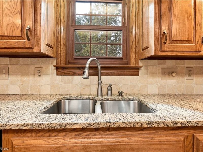 3715 Greenbriar Drive, Zanesville, OH 43701 Photo 14
