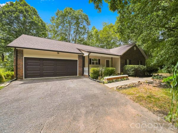 220 5th Street NE, Conover, NC 28613