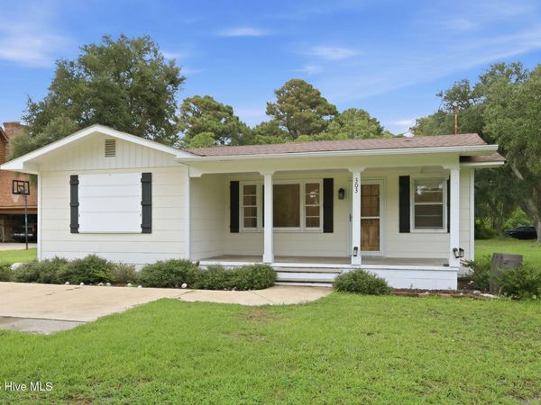 303 Cape Lookout Drive , Harkers Island, NC 28531