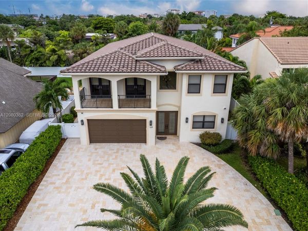 169 SE Wavecrest Way, Boca Raton, FL 33432