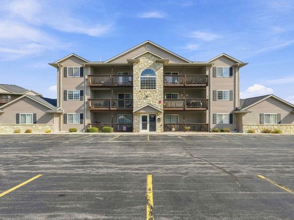 3213 S 16th Avenue , Unit 204, Eldridge, IA 52748