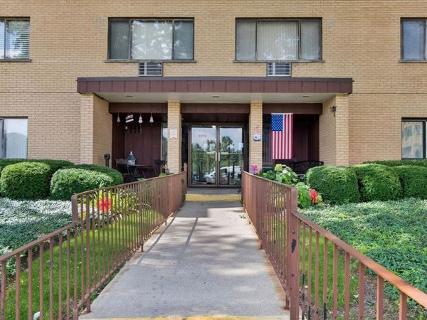 6670 S Brainard Avenue , Unit 409, Countryside, IL 60525