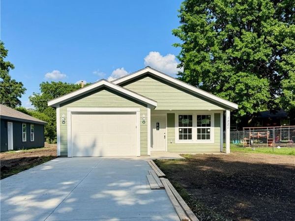 1221 S Maple Street, Ottawa, KS 66067