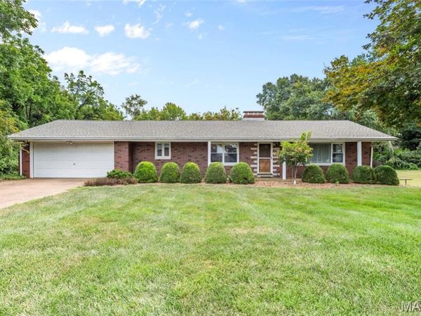 108 Saint Mary Drive , Collinsville, IL 62234