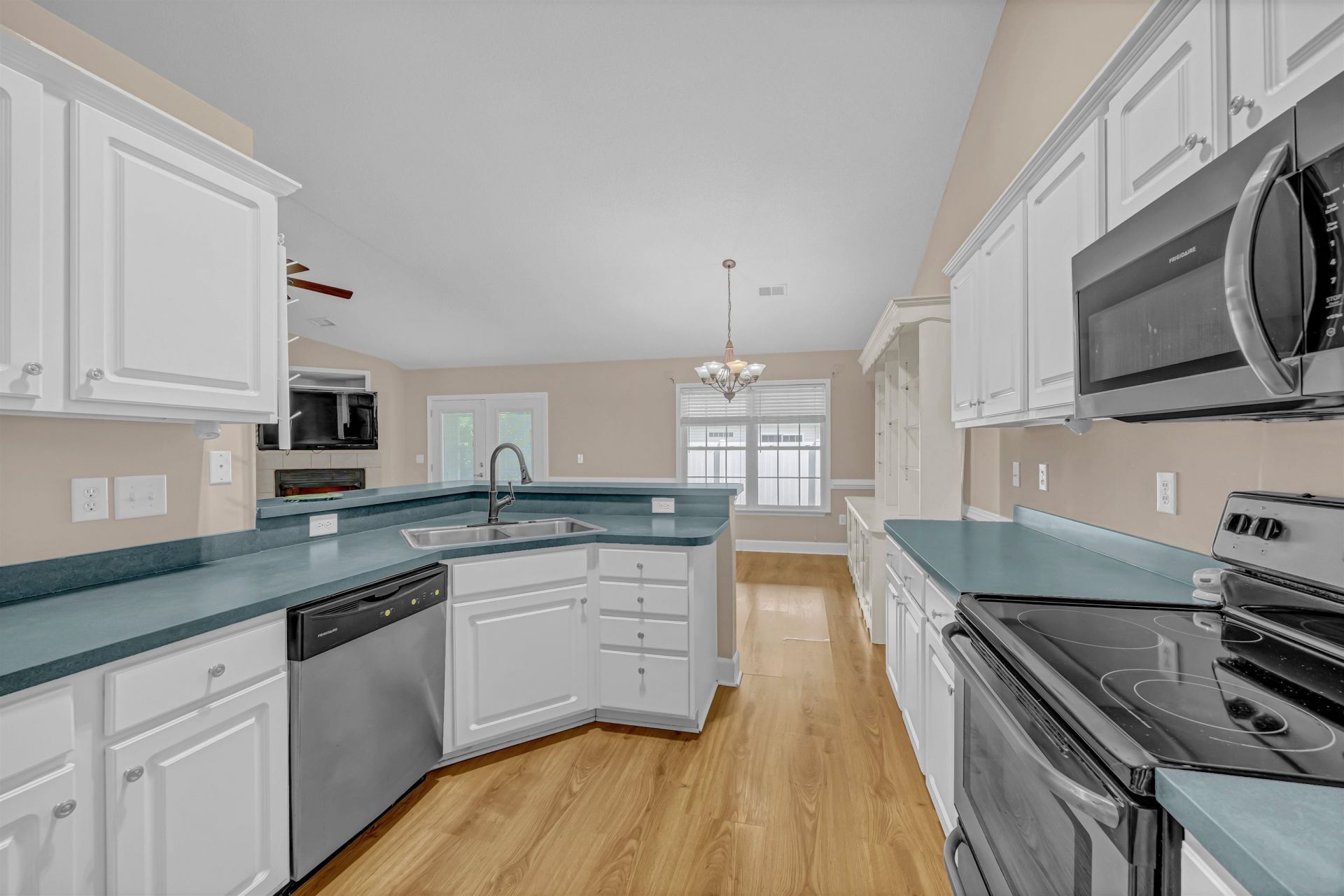 512 Hyacinth Dr. Photo 12